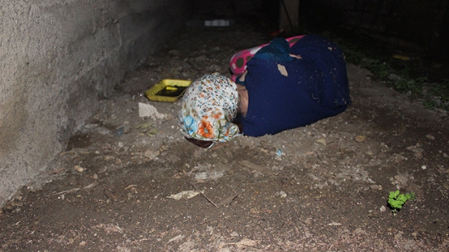 Adana'da kayp kadn balkon altnda uyurken bulundu