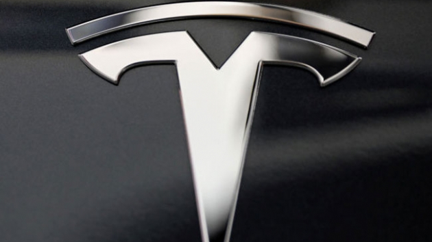 Tesla, park halinde yanan arac inceleyecek