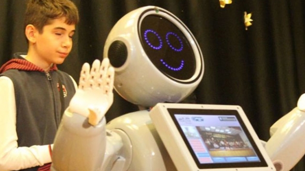 Konya'da tasarlanan 'Mini Robot ADA': Ben Robot Sofia'dan daha zekiyim