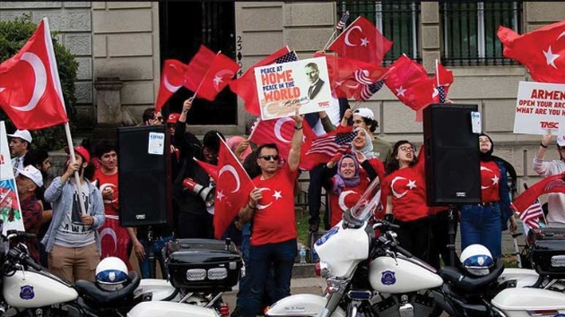 Washington'da yaayan Trklerden Ermeni iddialarna kar protesto