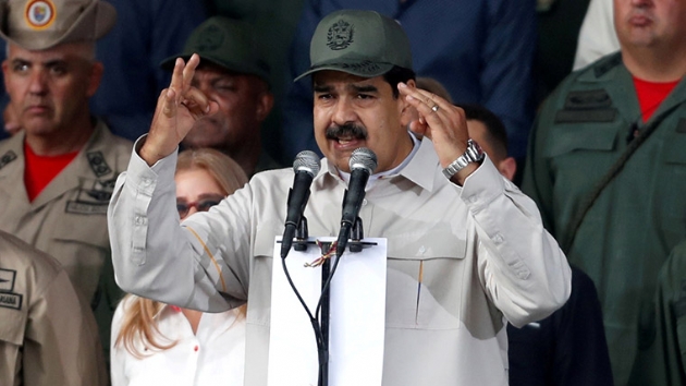 Bakan Maduro: Komutanlarla grtm, ballklarn gsterdiler