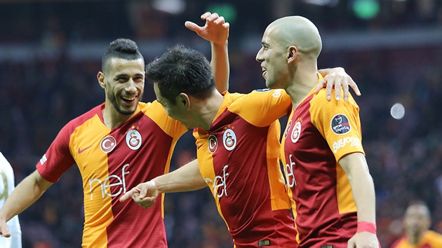 Galatasaray'n Cezayirli yldz Feghouli'ye teklif yayor