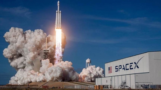SpaceX, kargo mekiinin frlatln erteledi