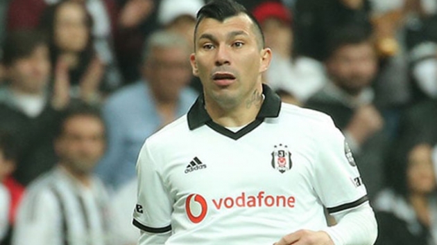 Parma'dan Gary Medel aklamas
