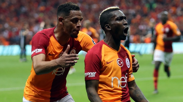 Galatasaray sahasnda Beikta' 2-0 malup edip ligde liderlie ykseldi
