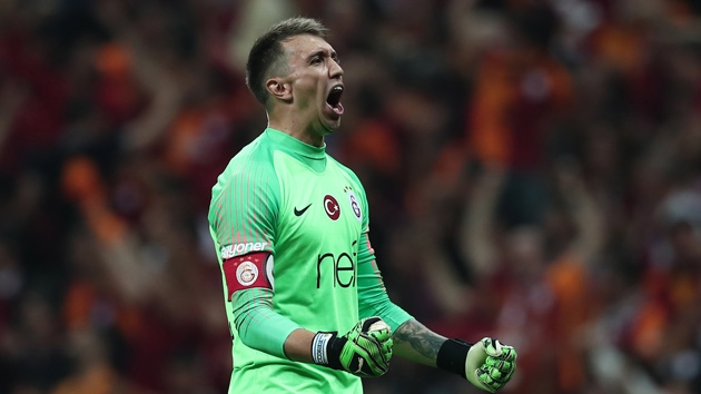 Muslera'dan temkinli szler: Daha hibir ey bitmedi