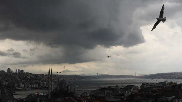  stanbulda gkyznn bir yan aydnlk bir yan karanlk...