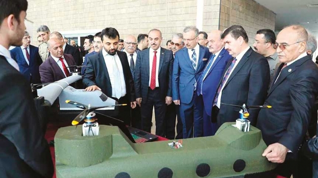 niversiteliler dikine kalk yapan uak yapt