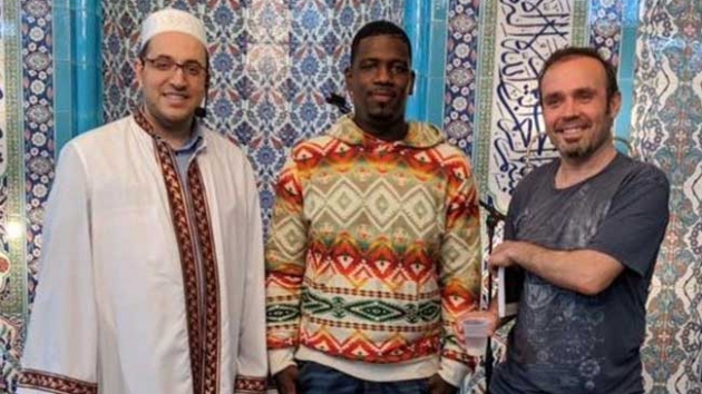 Amerikal Antoine, Mslman oldu