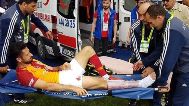 Emre Akbaba 10 ay sahalardan uzak kalacak