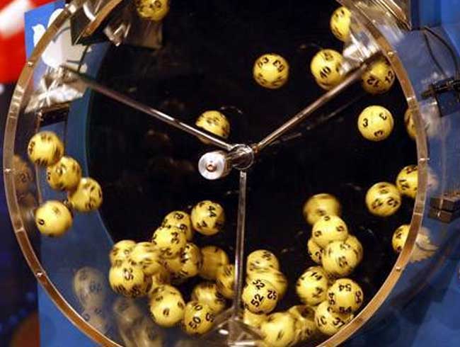 O art�k loto milyoneri! Rakamlar� 13 y�l �nce r�yas�nda g�rm��...