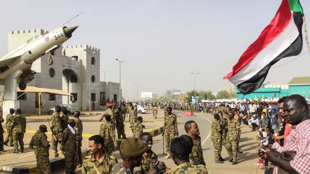 Sudan Askeri Konseyi gei dnemi konusunda muhalefetle anlat 