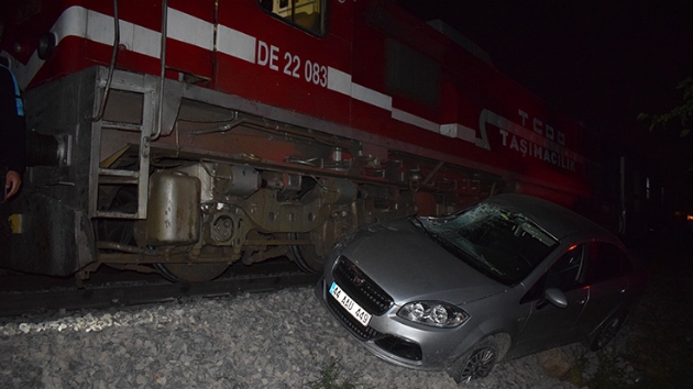 Malatya'da faciadan dnld, yolcu treni otomobile apt  