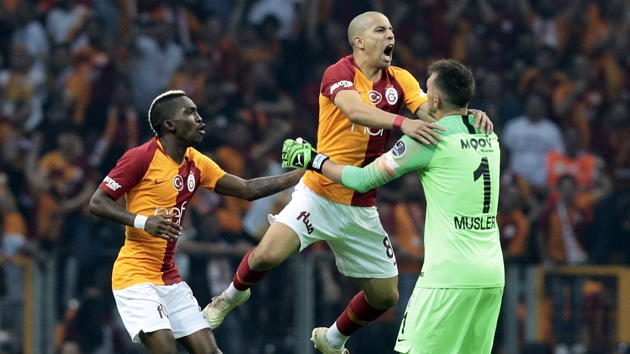 Medipol Baakehir'i 2-1 malup eden Galatasaray, ampiyonluunu ilan etti