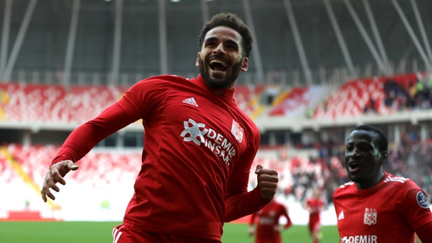 Galatasaray, Douglas transferi iin grmelere balyor