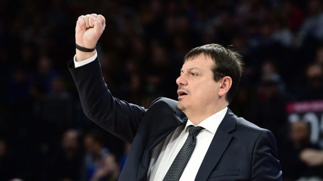 Ergin Ataman 2 yl daha Anadolu Efes'te