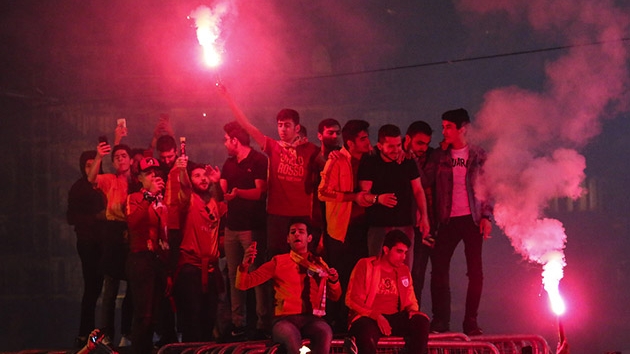 Galatasaray'n ampiyonluk kutlamas iin biletler satta 