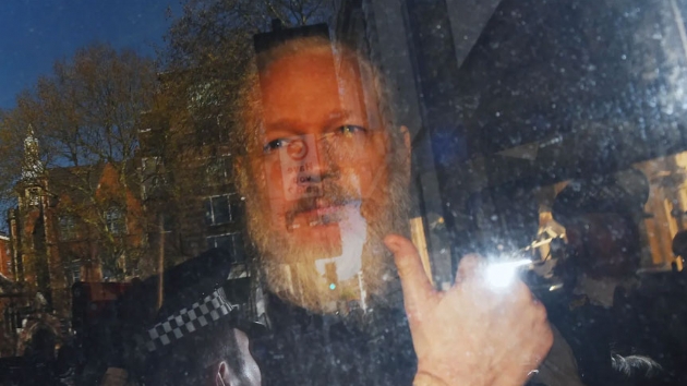 ABD'den Assange'a ''Casusluk Kanunu'' kapsamnda 17 yeni sulama yneltildi