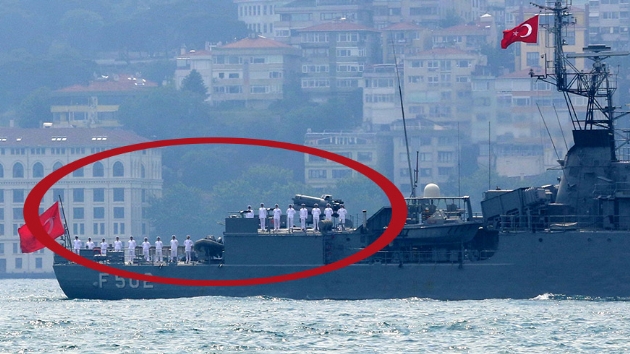 Deniz Kurdu Tatbikatna katlan gemilerden Barbaros Hayrettin Paa'ya selam