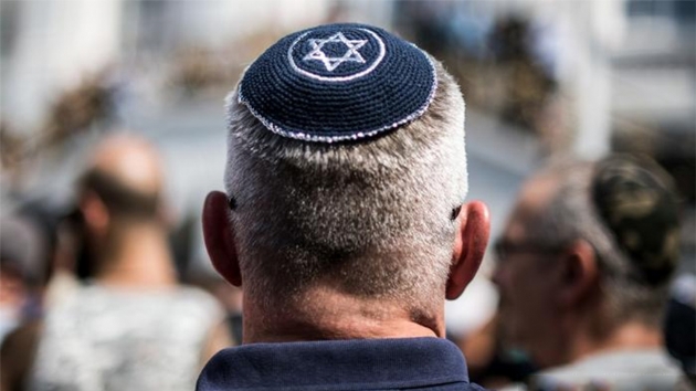 Almanya'dan Yahudilere ''kipa'' uyars