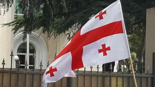 Grcistan'da 'bayrak krizi' bakan grevinden etti