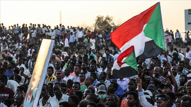 Sudan'daki Trk vatandalarna ''sokaa kmayn'' ars