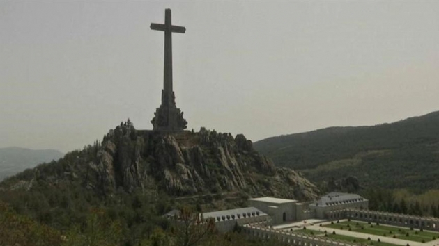 Diktatr Franco'nun mezar yerinin deitirilmesi karar, mahkeme tarafndan geici olarak durduruldu