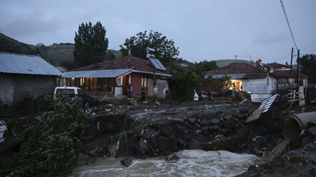 Ankara'da kuvvetli saanak ya: 2 l