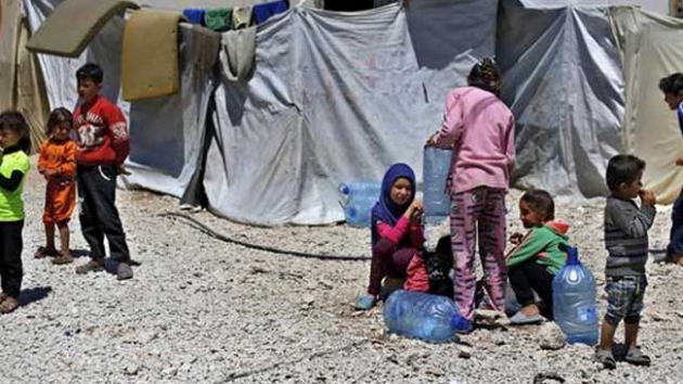 700 Suriyeli mlteci Lbnan'daki Deir El Ahmar kampndan kat