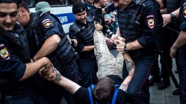 Rus gazeteci protestosu Kremlin'e srad