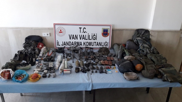 4 PKK'lnn ldrld Tendrek'te, silah ve mhimmat ele geirildi