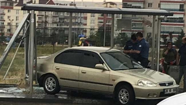  Ankara'da otomobil duraa dald: 3 yaral