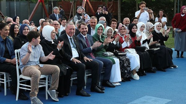 Bakan Erdoan, torunu Mahinur'un mezuniyet trenine katld
