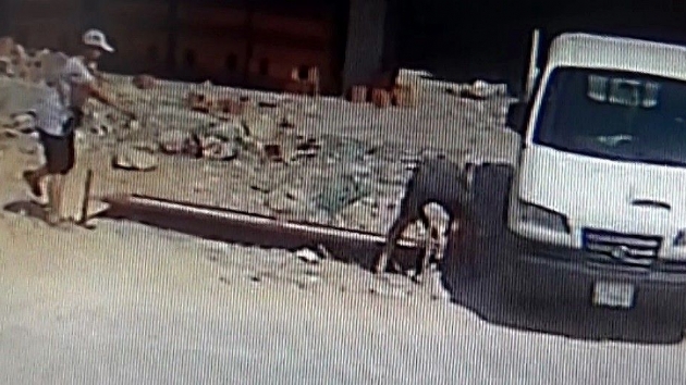 Gurbetinin sokaa salan paralarn tek tek toplayp teslim ettiler