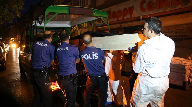 Fatih'te talihsiz kaza: Apartman boluundan evine girmek isterken ld