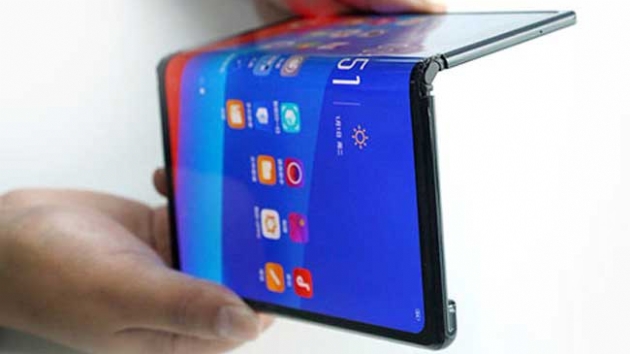 Samsung ve Huawei'den sonra Sony de katlanabilen telefon yapyor
