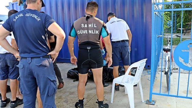 Antalya'da denizde boaznda plastik kelepe takl erkek cesedi bulundu