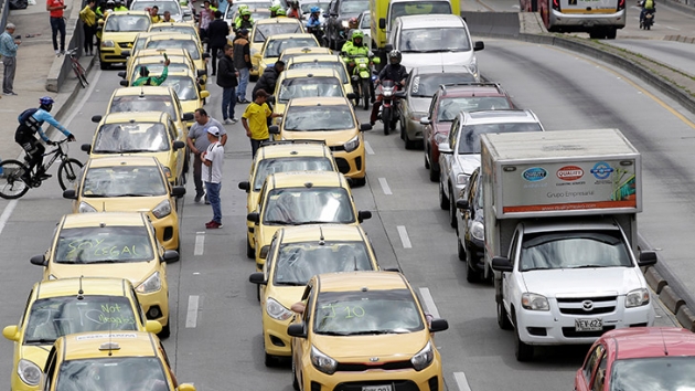 Kolombiyada taksicilerden Uber protestosu