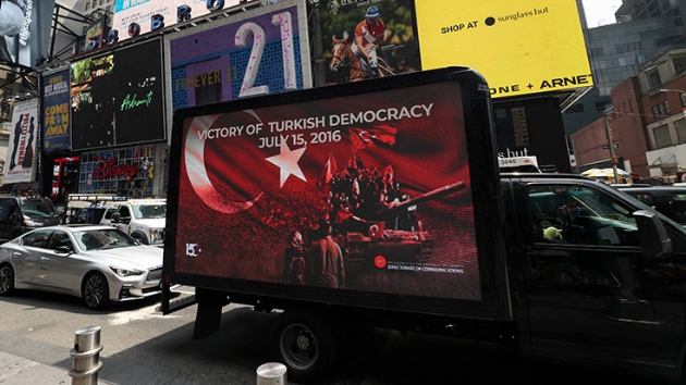 15 Temmuz New York'ta dijital ekranl kamyonetle anlatld