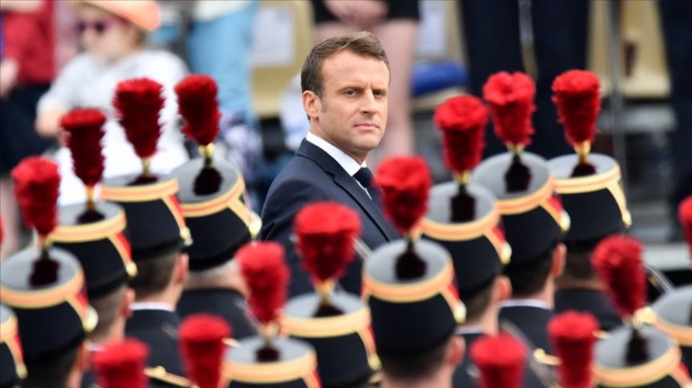 Macron 2 ylda 15 bakan kaybetti
