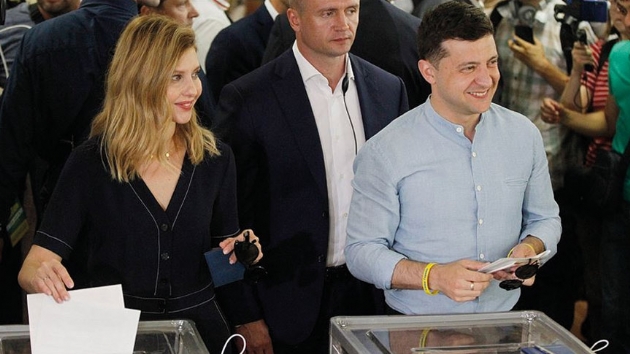 Ukrayna'daki erken genel seimde Zelenskiy'in partisi birinci oldu
