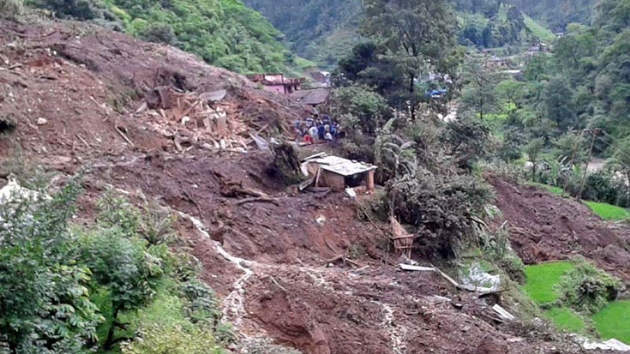 Nepal'de meydana gelen toprak kaymasnda 8 kii ld