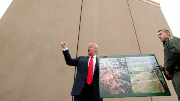 ABD Yksek Mahkemesi, Trump'n 'duvarna' fon onay verdi