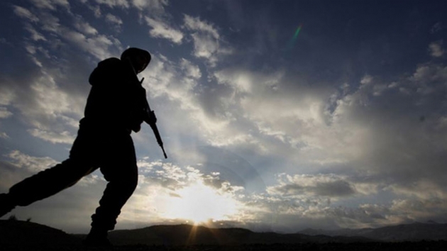 Diyarbakr'da dzenlenen operasyonda PKK'l terristlere ait 9 maara ve bir snak imha  edildi
