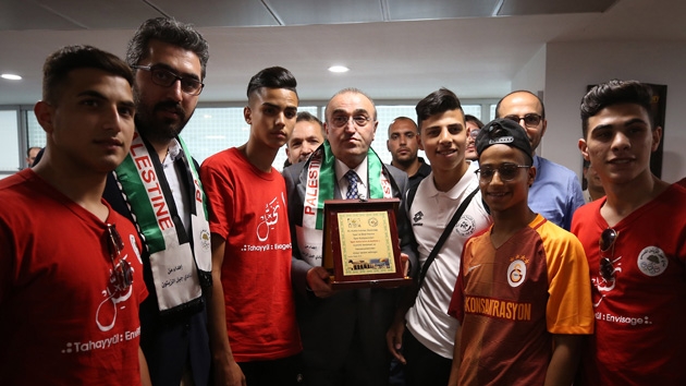 Abdurrahim Albayrak, Filistinli futbolcular arlad