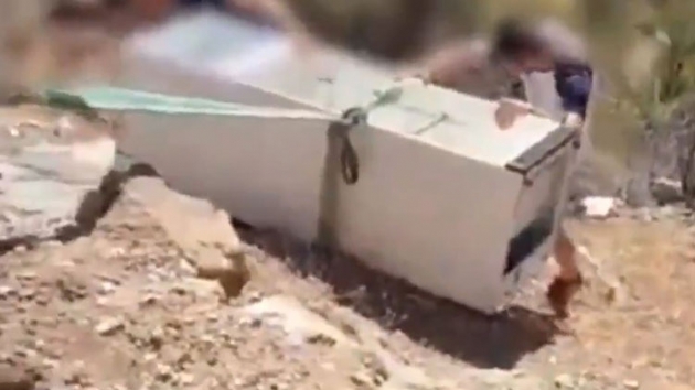 spanyol polisinden ibretlik ceza! Att buzdolabn geri tattlar