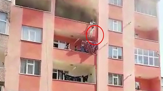 Yangndan ocuklarn byle kurtard