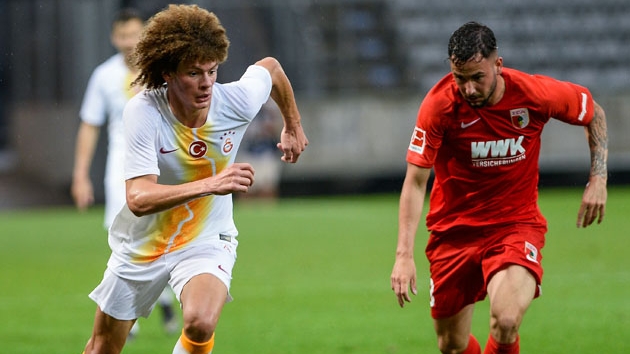 Erencan Yardmc ile profesyonel szleme imzaland