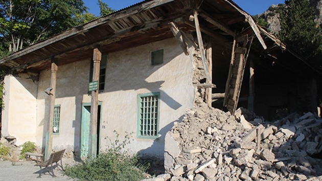 88 yllk cami depremde ykld