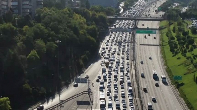 Bayram tatili balad, trafik durma noktasna geldi